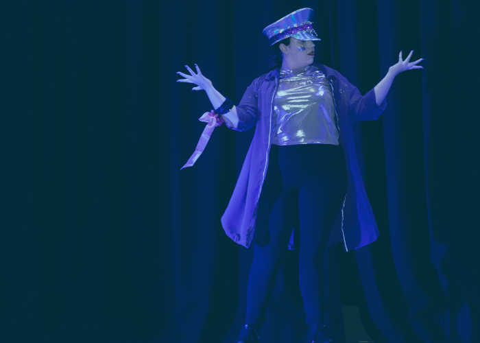 ENTERTAINMENT_700X500_1_BLUE