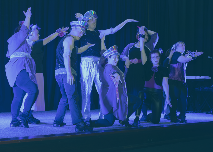 ENTERTAINMENT_700X500_3_BLUE